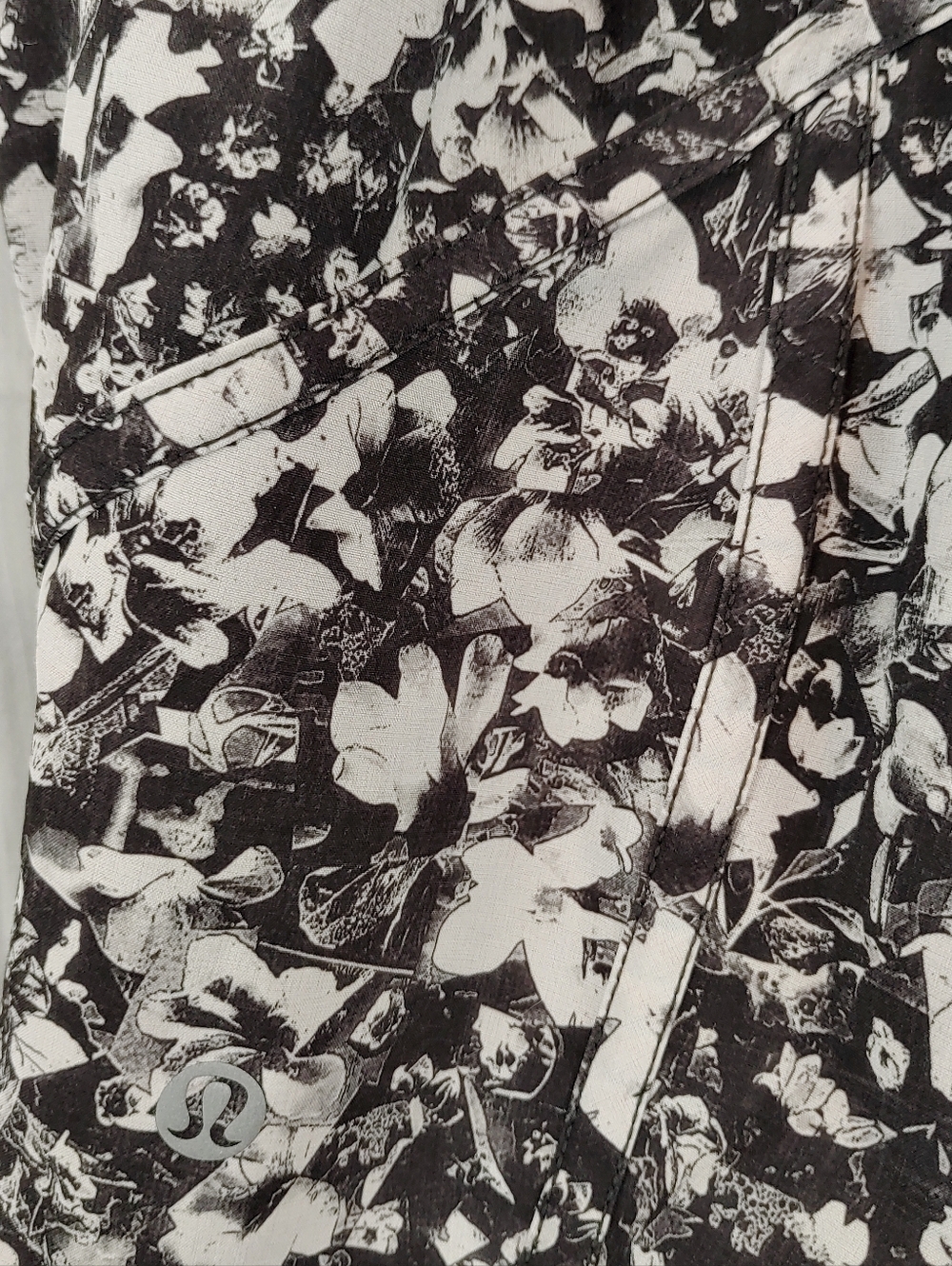 Lululemon Tracker Running Short V (4")Mash Up White /Black Floral Size 10 - Picture 7 of 14